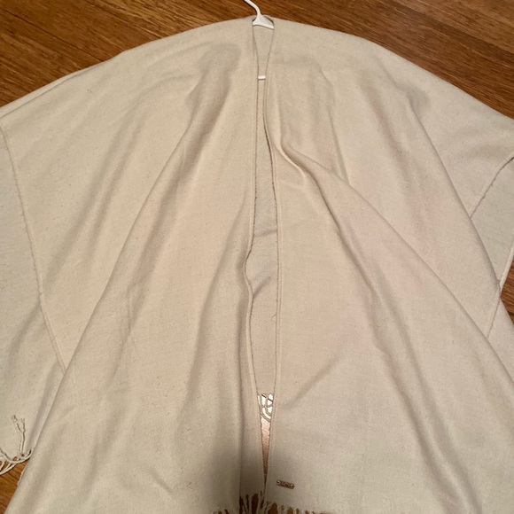 GUC Toms and target collab blanket shawl - Picture 2 of 4